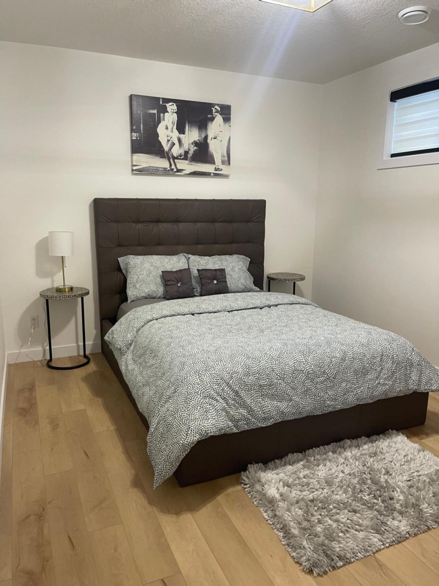 Stylish 2 Bedroom Suite In Sw Edmonton Close To Windermere And Edmonton International Airport Exterior photo