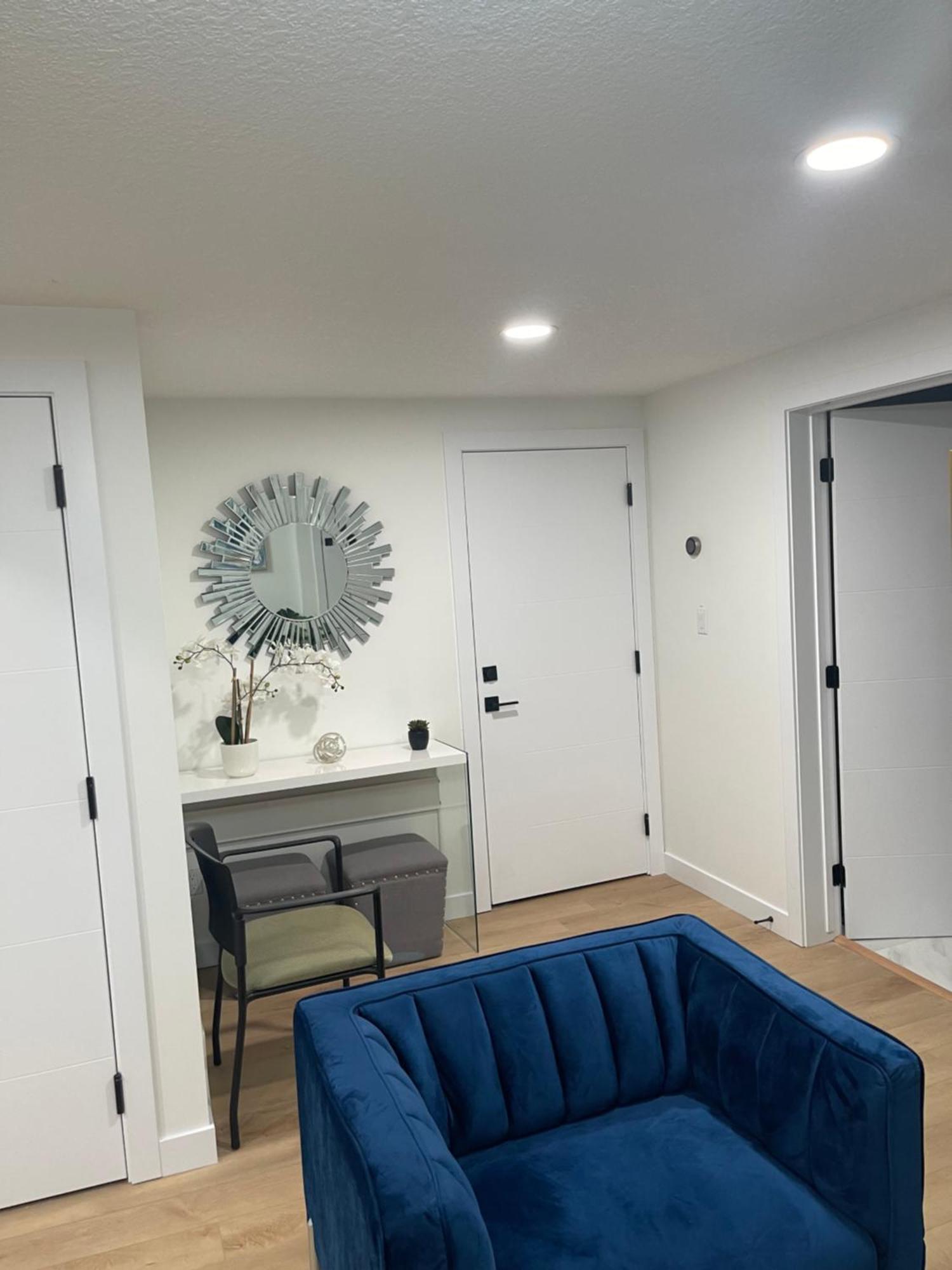 Stylish 2 Bedroom Suite In Sw Edmonton Close To Windermere And Edmonton International Airport Exterior photo