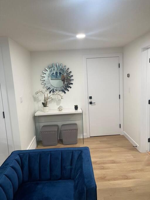 Stylish 2 Bedroom Suite In Sw Edmonton Close To Windermere And Edmonton International Airport Exterior photo